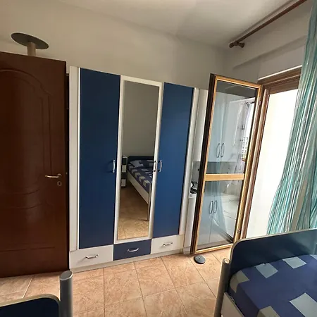 Cozy For Rent Near 홈스테이 Vlorë